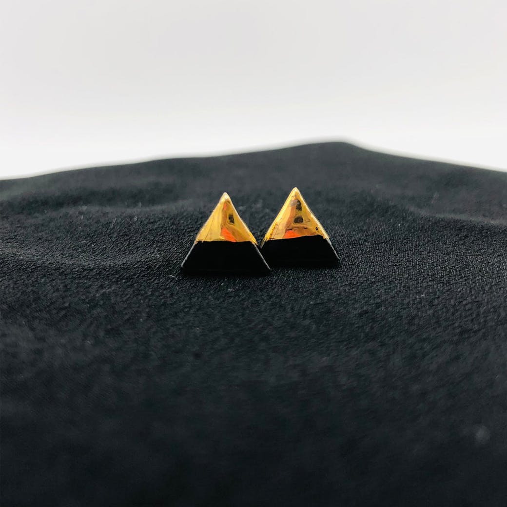 Ceramic earrings - Mignon - Black and gold triangle