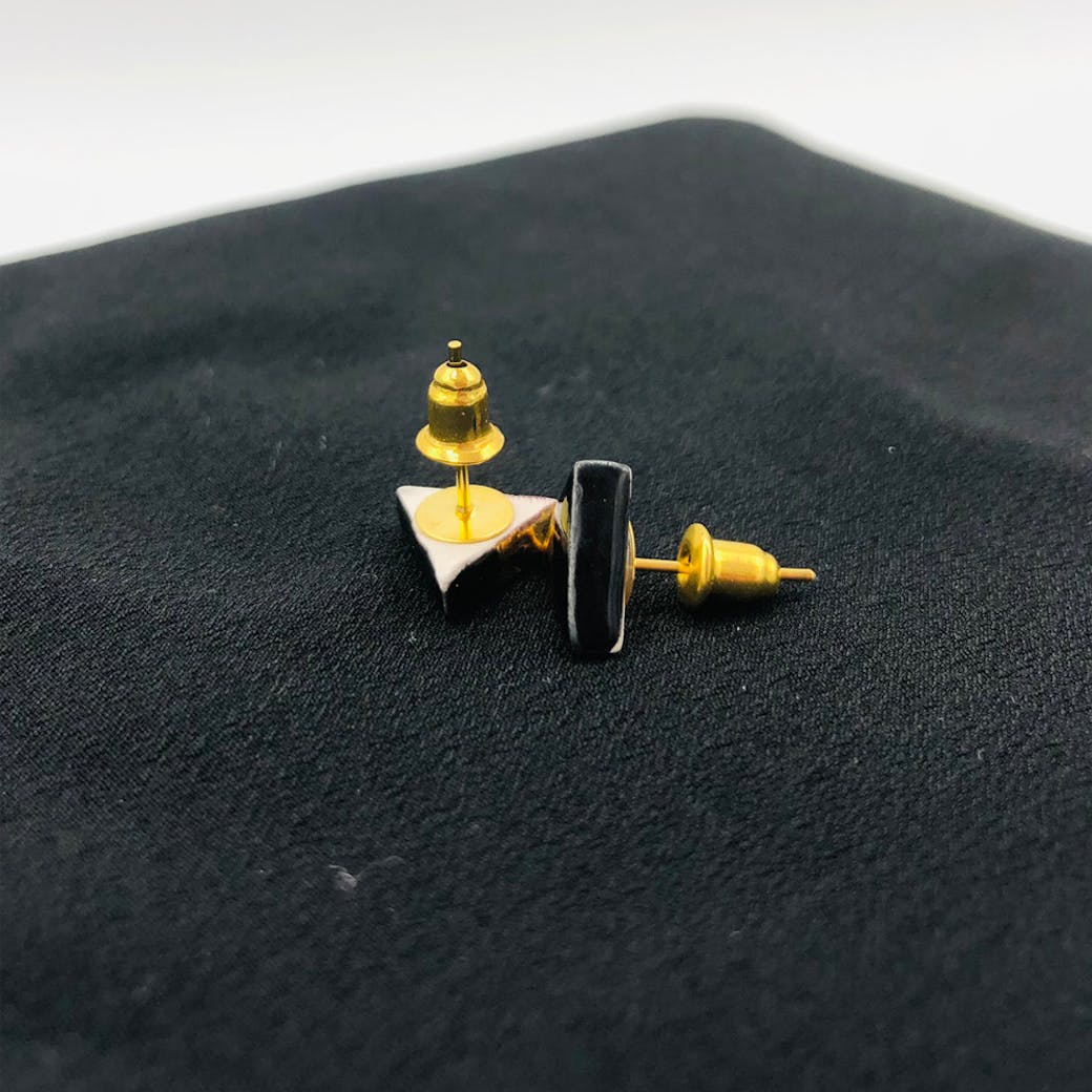 Ceramic earrings - Mignon - Black and gold triangle