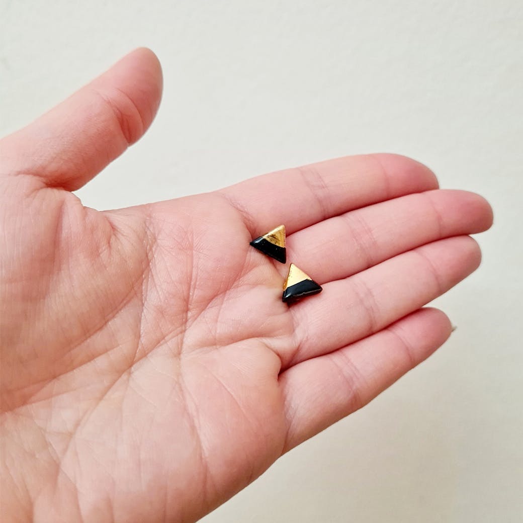 Orecchini in Ceramica - Mignon - Triangolo nero e oro