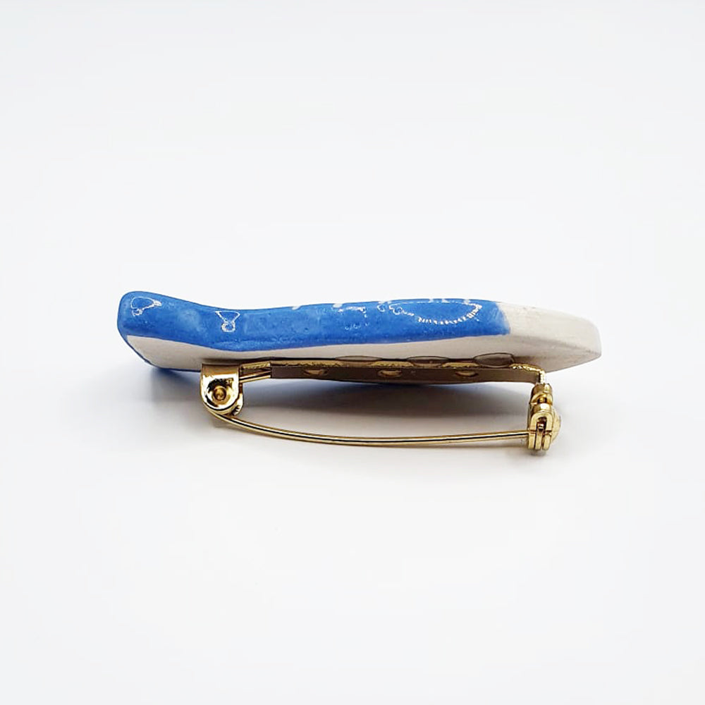 Spilla in Ceramica pesce - Splash! righe azzurre e bianche con occhietto