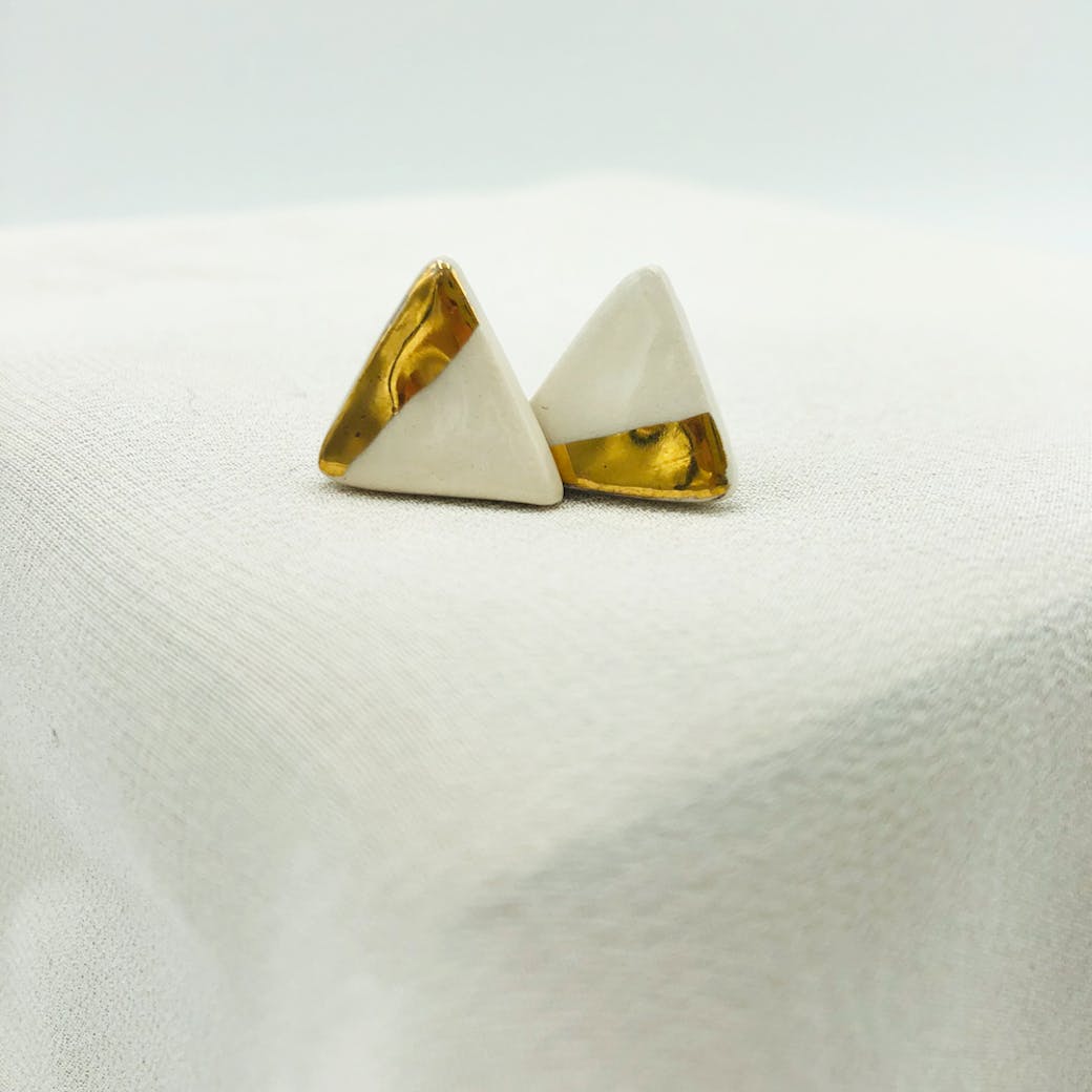 Ceramic earrings - White and gold triangle