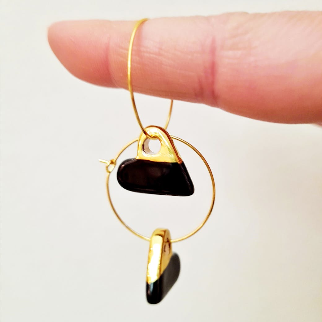 Ceramic ring earrings - Black and gold heart